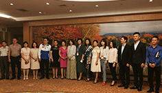 刀父團(tuán)隊與董明珠合影